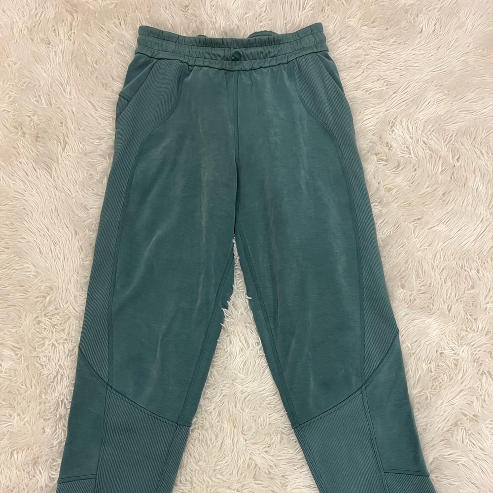 Brushed Softstreme lululemon special edition worn twice great condition